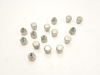Microcar Due 6 19-24 Wheel Bolt Set
