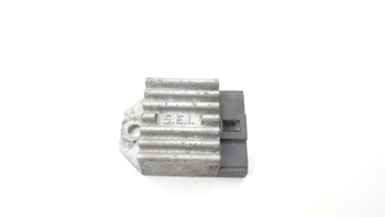Piaggio Vespa Primavera 50 2T Regulator Napięcia
