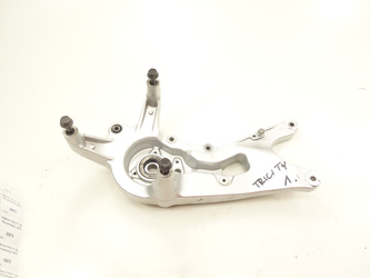 Yamaha Tricity Triptik 125 14-17 Wahacz mocowanie tłumika