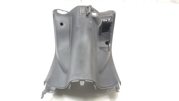 Peugeot Elyseo 50 2T Cockpit Plastic Before the Knees