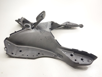 Aprilia Atlantic 125 05-12 Podłoga tunel środkowy